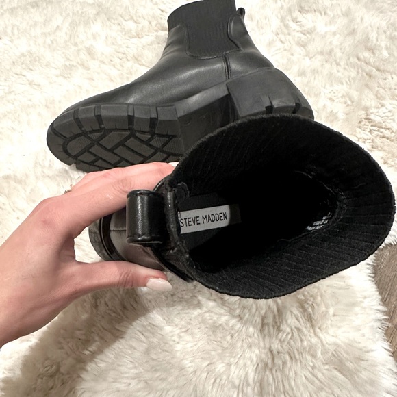 Steve Madden Chelsea Boot • Style: HUTCHH20 • Black - Picture 4 of 7